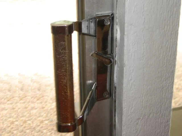 DISCONTINUED - Daryl Patiorama Gold Handle Brackets, pairs- Silver Painted